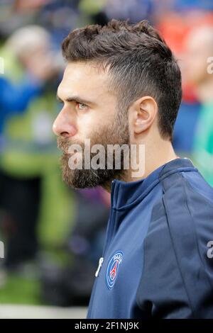 Salvatore Sirigu (psg) durante la partita di calcio finale della Coppa della Lega Francese 1/8 tra Paris Saint Germain e Saint Etienne il 16 dicembre 2015 al Parc des Princes di Parigi. Foto Stephane Allaman / DPPI Foto Stock