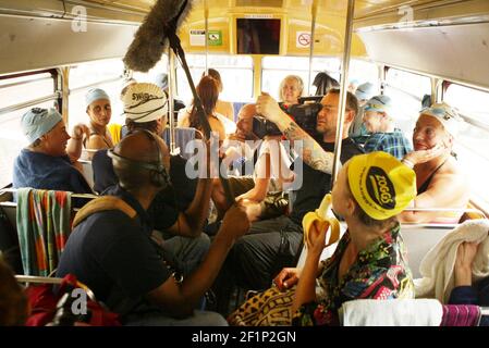 Art Film di Amy Sharrocks The Big Swim 50 nuotatori viaggiano attraverso Londra nuotando in 10 piscine, 3 Lidos e 2 laghi. Partenza al Lido di Tooting Bec e arrivo agli stagni di Hampstead Heath. pic David Sandison 12 luglio 2007 Foto Stock