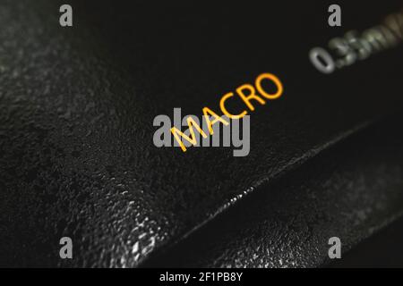 Contrassegno macro sull'obiettivo della fotocamera DSLR, foto in primo piano Foto Stock