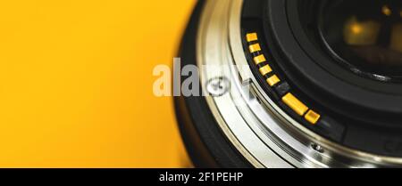 Banner per la riparazione di fotocamere presso il centro di assistenza, supporto per la manutenzione di fotocamere e obiettivi professionali DSLR, spazio per la copia Foto Stock