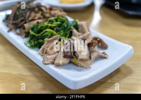 Ho avuto riso Siraegi per pranzo con vari contorni di verdure. Foto Stock