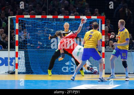 TOFT Henrik (DEN - Danimarca) ha segnato un gol contro APPELGREN Mikael (SWE - Svezia), DARJ Max (SWE - Svezia), GOTTFRIDSSON Jim (SWE - Svezia) durante il Campionato del mondo di pallamano maschile Francia 2017, Gruppo D, partita di pallamano tra Danimarca e Svezia, il 16 gennaio 2017 presso la Accorhotels Arena di Parigi, Francia - Foto Stephane Allaman / DPPI Foto Stock