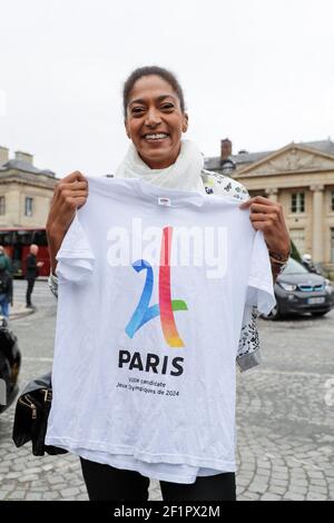 Emmeline Ndongue ha sostenuto JO Paris 2024 durante il Longines Global Champions Tour of Longines Paris Eiffel Jumping, il 30 giugno al 2 luglio 2017, a Parigi, Francia - Photo Stéphane Allaman / DPPI Foto Stock