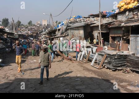 Etiopia, Addis Abeba - bottiglie di plastica vuote usate per la vendita ad Addis Merkato, il più grande mercato all'aperto in Africa. Foto Stock