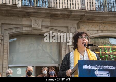 Bàrbara Roviró, membro dell'Assemblea nazionale catalana, interviene durante la conferenza stampa.l'Assemblea nazionale catalana (Assemblea Nacional Catalana), organizzazione che cerca l'indipendenza politica della Catalogna dalla Spagna, ha indetto una conferenza stampa presso la sede della Commissione e del Parlamento europeo a Barcellona, In occasione dei risultati della votazione sulla richiesta del Parlamento europeo che ha approvato martedì il ritiro dell'immunità parlamentare dell'ex presidente della Catalogna Carles Puigdemon e degli ex consiglieri toni Comín e Clar Foto Stock