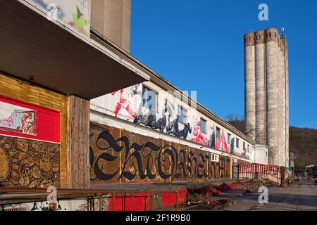 Silo al porto orientale di Saarbrücken. Ex edificio industriale Foto Stock