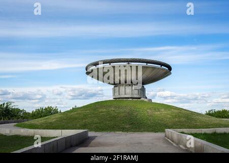 Ciotola di fiamma di Gloria al Museo Nazionale di Storia dell'Ucraina nel complesso commemorativo della seconda guerra mondiale - Kiev, Foto Stock