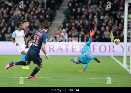 Angel di Maria (PSG) ha calciato e ha segnato il suo primo gol contro Steve MANDANDA (OM - Olympique de Marseille) durante la UEFA Champions League, round del 16, seconda partita di calcio tra Paris Saint-Germain e Manchester United il 6 marzo 2019 allo stadio Parc des Princes di Parigi, Francia - Foto Stephane Allaman / DPPI Foto Stock