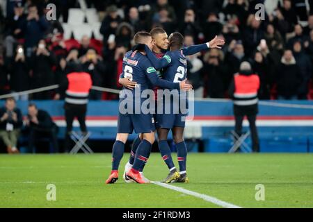 Kylian Mbappe Lottin (PSG) segnato per penalità, celebrazione, con Marco Verratti (PSG) e Moussa DIABY (PSG) durante la Coppa di Francia, semifinale partita di calcio tra Paris Saint-Germain e FC Nantes il 3 aprile 2019 allo stadio Parc des Princes di Parigi, Francia - Foto Stephane Allaman / DPPI Foto Stock