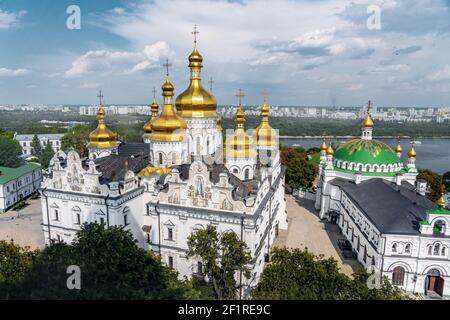 Veduta aerea del Monastero di Pechersk Lavra e della Cattedrale di Dormizione - Kiev, Ucraina Foto Stock