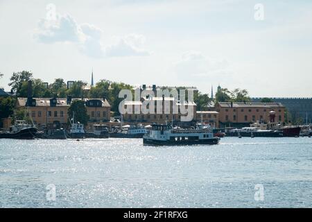 Navi ormeggiate a fianco di Östra Brobänken, Skeppsholmen, Stoccolma, Svezia. Foto Stock