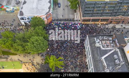 Seattle, WA/USA 3 giugno: I manifestanti di Street View creano una scena Mob per George Floyd e il BLM a Seattle su Capital Hill Giugno Foto Stock