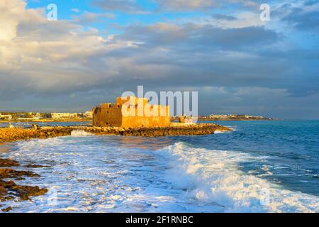 Castello del Porto di Paphos, mare, Cipro Foto Stock