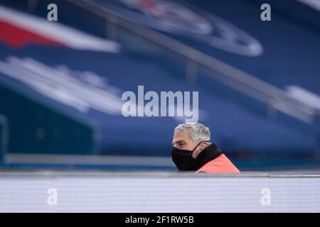 Illustrazione della guardia di sicurezza con maschera di protezione contro Covid 19 durante la partita di calcio Ligue 1 tra Parigi Saint-Germain e Stade Rennais il 7 novembre 2020 allo stadio Parc des Princes di Parigi, Francia - Foto Stephane Allaman / DPPI Foto Stock