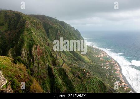 Vista aerea di Paul do Mar da Faja da Ovelha a Madera Foto Stock