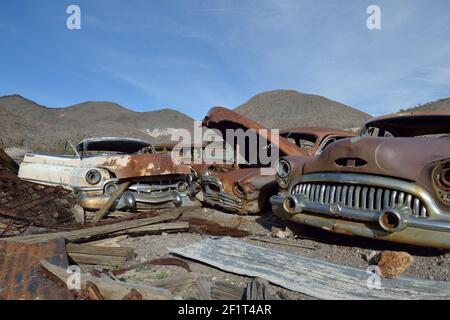 Vecchie auto a Scotty's Castle, Death Valley, California Foto Stock