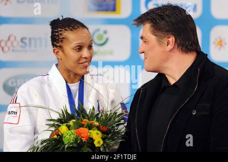 JUDO - PARIS ILE DE FRANCE TOURNAMENT 2012 - GRAND SLAM - PALAIS OMNISPORTS PARIS-BERCY / PARIS (FRA) - 05/02/2012 - PHOTO : PHILIPPE MILLEREAU / KMSP / DPPI - LUCIE DECOSSE E DAVID DOUILLET / MINISTRO FRANCESE DELLO SPORT Foto Stock