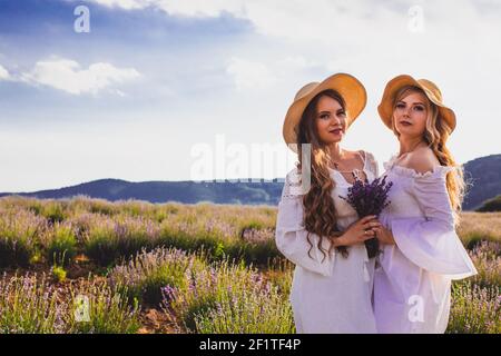 Amicizia duratura e forte tra due donne Foto Stock