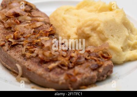 Fegato di vitello con purè di patate Foto Stock