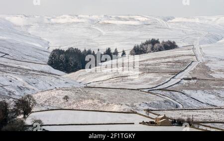 Un paesaggio montano innevato nel Nord Pennines a Weardale, County Durham, Regno Unito Foto Stock