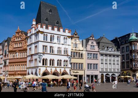 Vista sulla piazza Hauptmarkt nel centro storico Di Treviri sulla Mosella Foto Stock