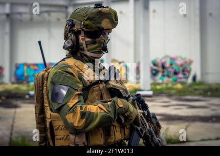 Un closeup di un soldato di forze speciali con il necessario attrezzatura Foto Stock