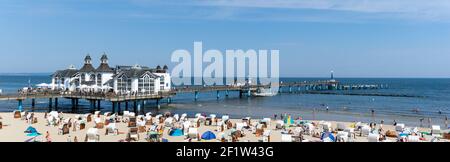 Una vista panoramica del molo di Sellin sul Mar Baltico In Germania Foto Stock