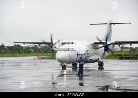 Aereo di rame in arrivo all'aeroporto Francisco de Orellana, Coca, Orellana, Ecuador Foto Stock