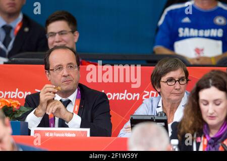 LONDON OLYMPIC GAMES 2012 - EXCEL , LONDON (ENG) - 30/07/2012 - PHOTO : POOL / KMSP / DPPIJUDO - MEN -73 KG - UGO LEGRAND (FRA) / BRONZO FRANCIA PRESIDENTE FRANCOIS HOLLANDE E VALERIE FOURNEYRON MINISTRO FRANCESE DELLO SPORT Foto Stock