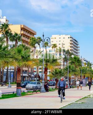 Paesaggio urbano moderno, passeggiata, Larnaca, Cipro Foto Stock