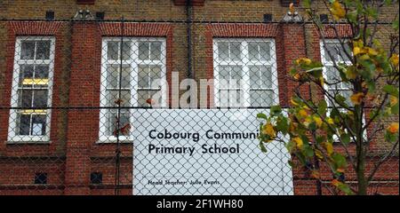 SEI ANNI ALLA SCUOLA ELEMENTARE DI COBOURG NEL SUD DI LONDRA. 5 dicembre 2006 TOM PILSTON Foto Stock