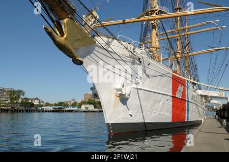 Prua e testa figurata dell'Aquila USCG, un barque a vela a tre alberi con 21,350 piedi quadrati di barca a vela. Victoria, British Columbia, Canada Foto Stock