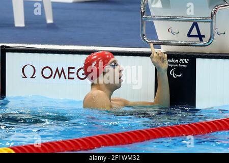 LONDRA 2012 - PARALIMPIADI - GIORNO 1 - 30/08/2012 - FOTO EDDY LEMAISTRE / KMSP / DPPI - NUOTO - FINALE - UOMINI 100 M BACKSTROKE - JONATHAN FOX (GBR) È CAMPIONE PARALIMPICO E MEDAGLIA D'ORO Foto Stock