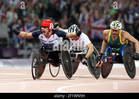 LONDRA 2012 - PARALIMPIADI - GIORNO 4 - 02/09/2012 - PHOTO EDDY LEMAISTRE / KMSP / DPPI - STADIO OLIMPICO - ATLETICA - UOMO 5000 M - FINALE - DAVID WEIR (GBR) È IL CAMPIONE PARALIMPICO E MEDAGLIA D'ORO Foto Stock