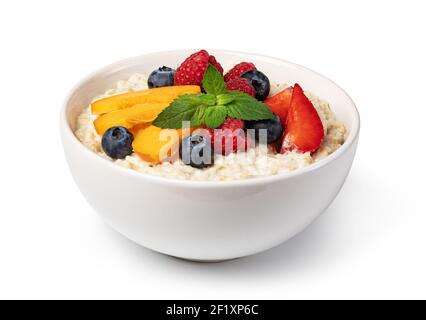 Farinata d'avena preparata con frutta e bacche Foto Stock