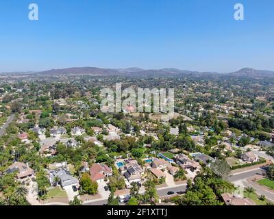 Vista aerea della zona periferica con villa residenziale a sud California Foto Stock