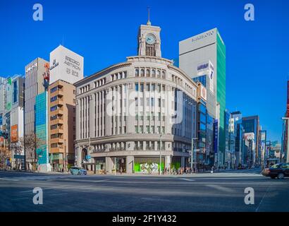 TOKYO, GIAPPONE - 03 Gennaio 2018: Il paesaggio urbano di Tokyo, il distretto di Ginza. La città dei grandi magazzini, negozi di alta qualità. Foto Stock