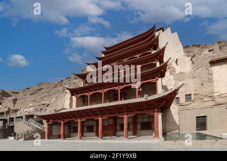 Edificio a nove piani delle Grotte di Mogao a Dunhuang Foto Stock