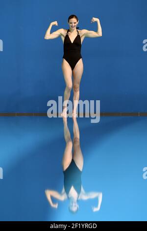 Prima sessione di allenamento di Virginie Dedieu per la sua rimonta in duo misto sincronizzato nuoto, all'INSEP di Parigi il 18 marzo 2015 - Foto Philippe Millereau / KMSP / DPPI Foto Stock