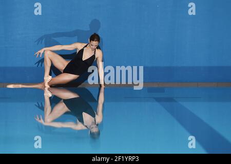 Prima sessione di allenamento di Virginie Dedieu per la sua rimonta in duo misto sincronizzato nuoto, all'INSEP di Parigi il 18 marzo 2015 - Foto Philippe Millereau / KMSP / DPPI Foto Stock