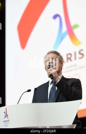 Il co-presidente Bernard Lapasset durante una presentazione di file Parigi 2024 a Parigi il 17 febbraio 2016 - la gara per ospitare i Giochi Olimpici 2024 si sta svolgendo con serietà oggi con le quattro città d'offerta -- Budapest, Los Angeles, Parigi e Roma -- Presentazione dei file iniziali della candidatura alla FOTO del Comitato Olimpico Internazionale (CIO) - PHILIPPE MILLEREAU / KMSP / DPPI Foto Stock