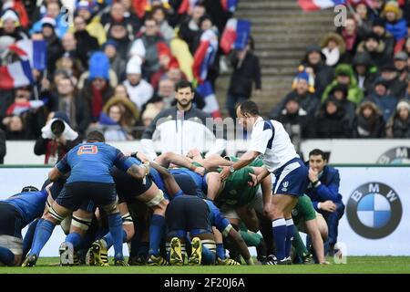 Mischia francese durante la partita RBS 6 Nazioni 2016 Rugby Union tra Francia e Irlanda il 13 febbraio 2016 allo Stade de France a Parigi, Francia - Foto Philippe Millereau / KMSP / DPPI Foto Stock