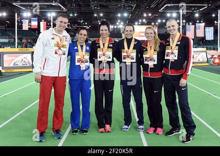 La medaglia di pole vault, Piotr Lisek dalla Polonia, medaglia di bronzo, Ekaterini Stefanidi da Grece, medaglia di bronzo, Jennifer Suhr dagli Stati Uniti, medaglia d'oro, Renaud Lavillenie dalla Francia, medaglia d'oro, Sandi Morris dagli Stati Uniti, medaglia d'argento, Sam Kendricks dagli Stati Uniti, medaglia d'argento, Posa durante i Campionati Mondiali Indoor IAAF all'Oregon Convention Center, a Portland, USA, il 17 marzo 2016 - Foto Philippe Millereau / KMSP / DPPI Foto Stock