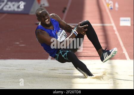 Teddy Tangho (fra) compete, vince e fa male alla finale triplice salto maschile durante il Campionato di Atletica Francese Elite, ad Angers, Francia, il 24-26 giugno 2016 - Foto Stephane Kempinaire / KMSP / DPPI Foto Stock