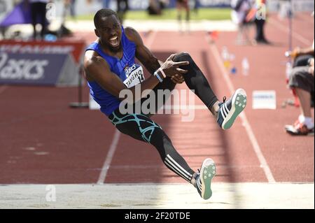 Teddy Tangho (fra) compete, vince e fa male alla finale triplice salto maschile durante il Campionato di Atletica Francese Elite, ad Angers, Francia, il 24-26 giugno 2016 - Foto Stephane Kempinaire / KMSP / DPPI Foto Stock