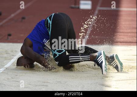 Teddy Tangho (fra) compete, vince e fa male alla finale triplice salto maschile durante il Campionato di Atletica Francese Elite, ad Angers, Francia, il 24-26 giugno 2016 - Foto Stephane Kempinaire / KMSP / DPPI Foto Stock