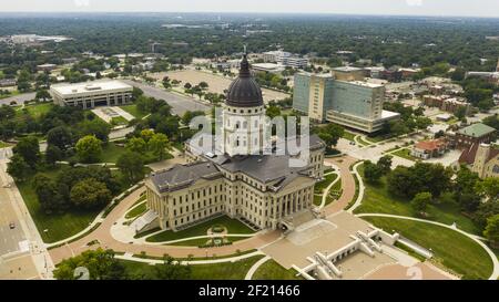 Pochi sono intorno la domenica alla capitale dello stato del Kansas Edificio a Topeka, Kansas Foto Stock