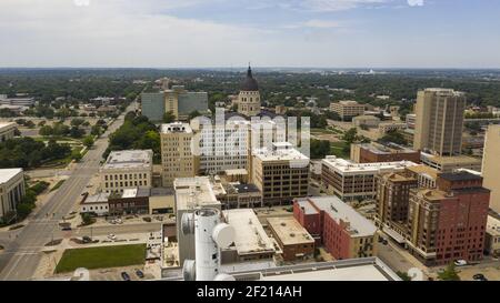 Pochi sono intorno la domenica alla capitale dello stato del Kansas Edificio a Topeka, Kansas Foto Stock