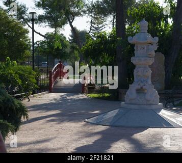 Pagoda, in un giardino cinese aperto, a Alhaurín de la Torre in Spagna Foto Stock