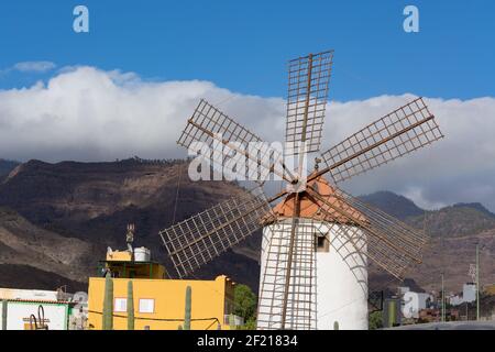 Molino de Viento (mulino a vento) vicino alla città di Mogan, Gran Canaria Foto Stock